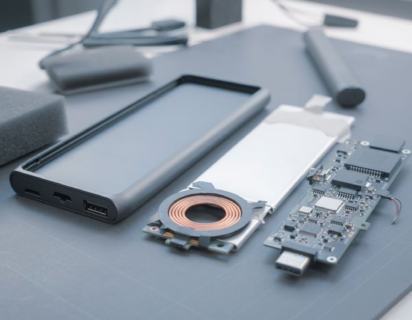 Illustrative 5,000mAh magnetic power bank engineering view with pouch cell, PCB and wireless charging coil