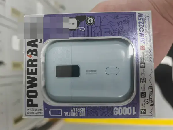 REMAX RPP-635 10000mAh 22.5W retail box, brand mark masked